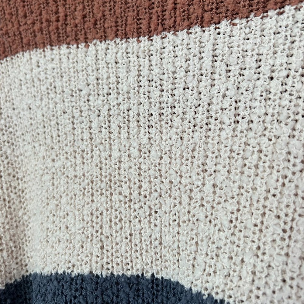 sweater - Picture 3 of 5